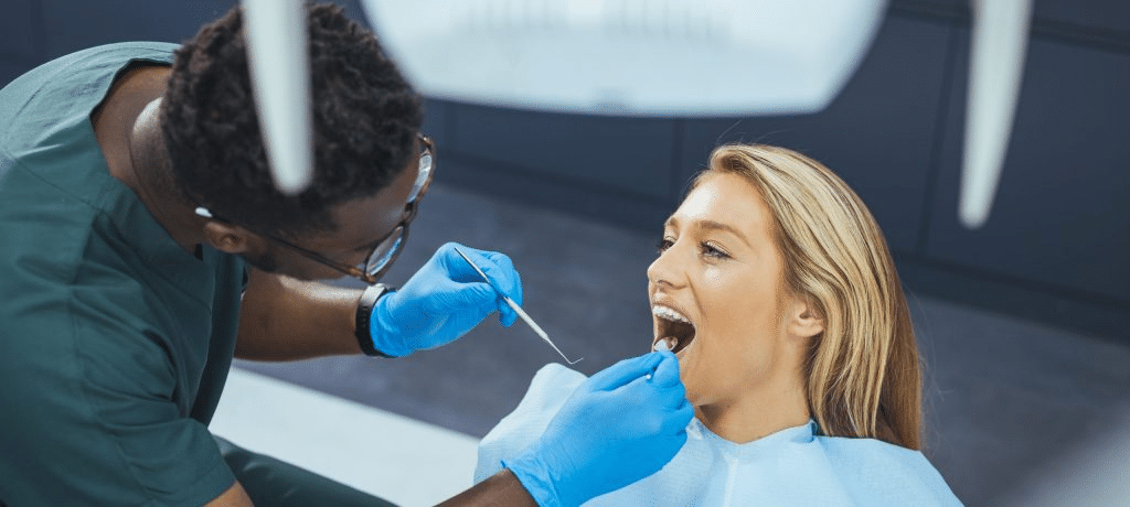 معاینه در بهترین کلینیک دندانپزشکی